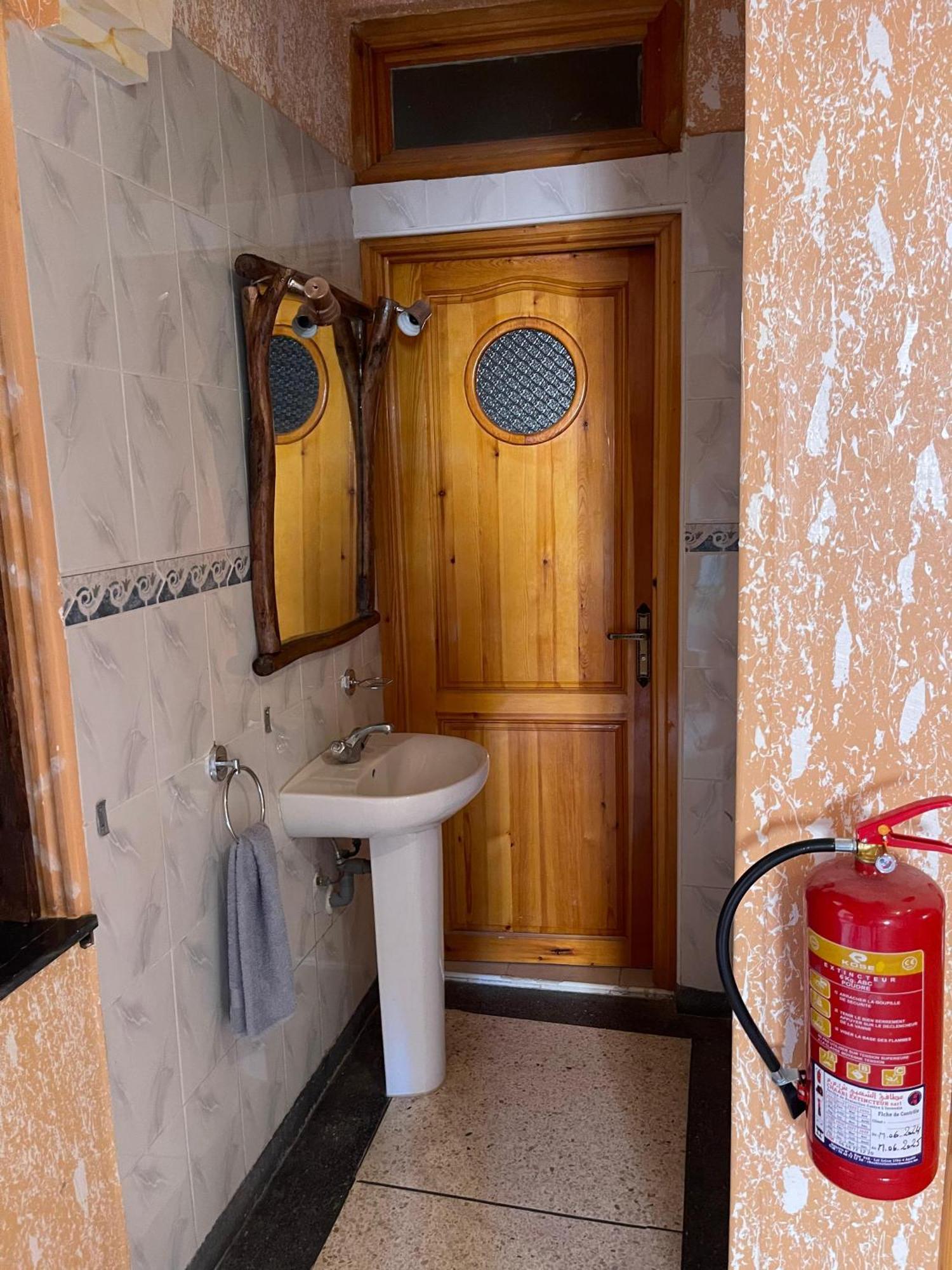 Berber Waves Surf House Hostel Tamraght Ngoại thất bức ảnh